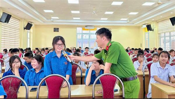 Xã Kiến Thụy khai mạc hoạt động hè và Chiến dịch Thanh niên tình nguyện hè năm 2026; tuyên truyền phòng, chống tệ nạn xã hội và phòng, chống đuối nước

