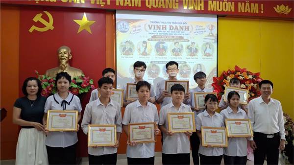 Trường THCS thị trấn Núi Đối biểu dương học sinh đạt thành tích cao trong kỳ thi vào lớp 10 THPT