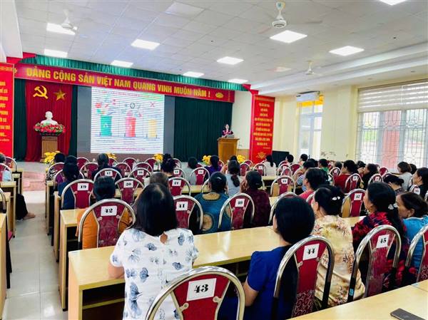 Hội Liên hiệp Phụ nữ xã Kiến Thụy đẩy mạnh tuyên truyền phân loại, xử lý rác thải sinh hoạt tại nguồn