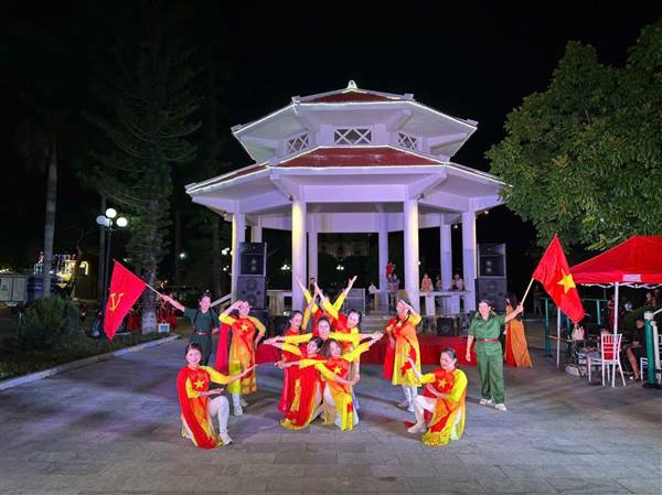SÔI ĐỘNG ĐÊM NGHỆ THUẬT ĐƯỜNG PHỐ THÁNG 9 – LAN TỎA TINH THẦN ĐOÀN KẾT, KẾT NỐI CỘNG ĐỒNG