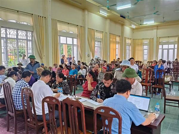 Hội đồng bồi thường giải phóng mặt bằng Khu công nghiệp Kim Thành 2 thực hiện chi trả cho 138 hộ dân có đất thu hồi tại thôn Đồng Tâm - xã Kim Thành. 