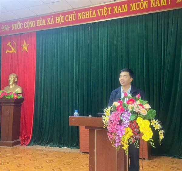 Đồng chí Bí thư đảng ủy xã Kim Thành dự và chỉ đạo sinh hoạt chi bộ thôn Nguyễn Bạo.