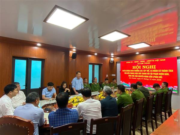 Kim Thành khen thưởng đột xuất các tập thể, cá nhân có thành tích trong đấu tranh với tội phạm buôn bán, tàng trữ, vận chuyển pháo nổ