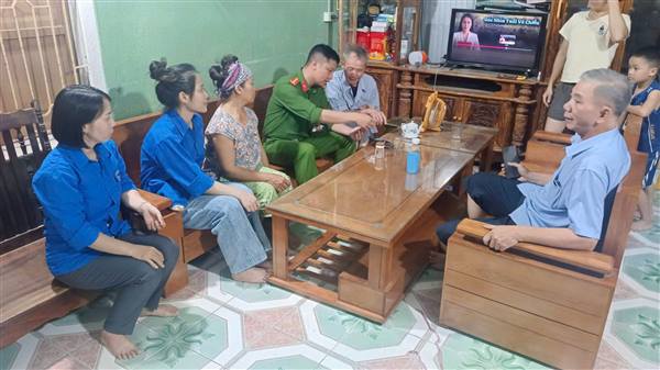 Tuổi trẻ xã Kim Thành đồng hành cùng Nhân dân hưởng ứng Chiến dịch Mùa hè số, góp phần thực hiện hiệu quả Đề án 06 của Chính phủ