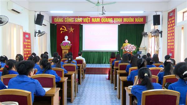 Phường Kinh Môn tổ chức Khai giảng Lớp bồi dưỡng nhận thức về  Đảng viên khoá I năm 2025.