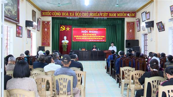 Đảng ủy - UBND phường Kinh Môn tổ chức Hội nghị tiếp xúc, đối thoại trực tiếp của đồng chí Bí thư Đảng ủy và đồng chí Chủ tịch UBND phường với cán bộ, Đảng viên và nhân dân tổ dân phố Kinh Hạ