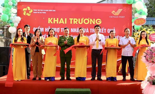 Lễ Khai trương “Điểm hướng dẫn, tiếp nhận và trả kết quả giải quyết thủ tục hành chính qua Bưu điện” tại Bưu điện Khu vực Kinh Môn.
