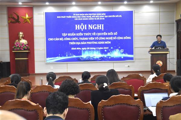 UBND phường Kinh Môn tổ chức Tập huấn công tác chuyển đổi số cho  cán bộ, công chức, thành viên tổ công nghệ số cộng đồng trên địa bàn phường