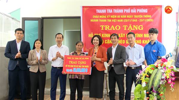 UBND phường phối hợp Thanh tra thành phố Hải Phòng Trao tặng kinh phí hỗ trợ xây nhà tình nghĩa cho hộ cận nghèo gặp khó khăn trên địa bàn