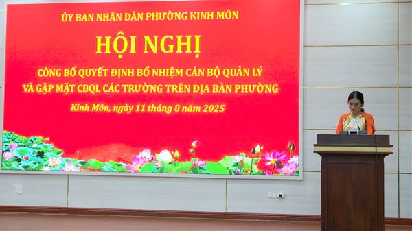 UBND phường Kinh Môn, tổ chức Hội nghị công bố quyết định bổ nhiệm cán bộ quản lý và gặp mặt cán bộ quản lý các trường mầm non, tiểu học, trung học cơ sở trên địa bàn.