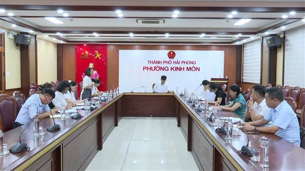 UBND phường Kinh Môn tổ chức  hội nghị giao ban với hiệu trưởng các trường học trên địa bàn phường