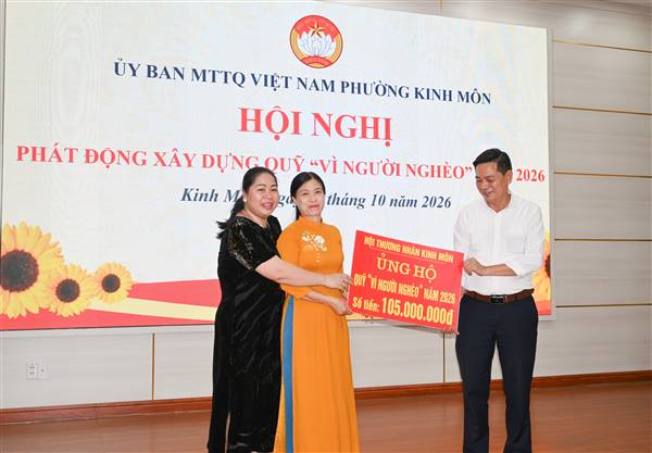 Phường Kinh Môn tiếp nhận gần 300 triệu đồng ủng hộ quỹ “vì người nghèo” năm 2026