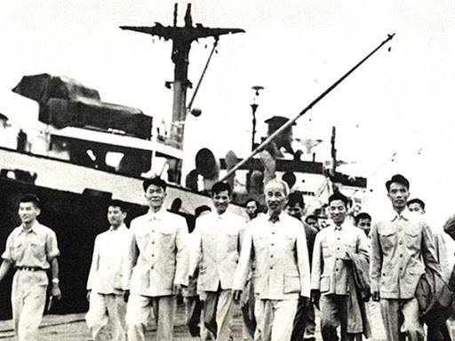 Vọng vang tiếng còi ngày đón Bác Hồ về Hải Phòng