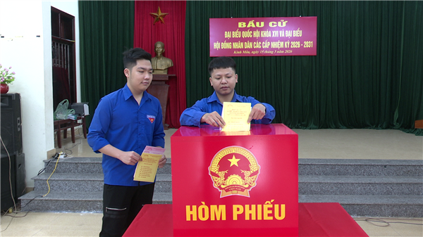  Tính đến 16 giờ 30 ngày 15/3, số cử tri phường Kinh Môn, TP Hải Phòng đi bỏ phiếu đạt 98,92%, trong đó có khu vực bỏ phiếu Tổ dân phố Vinh Quang, Phụ Sơn, Trại Mới, Cộng Hoà tỷ lệ cử tri đi bầu đạt 100%.