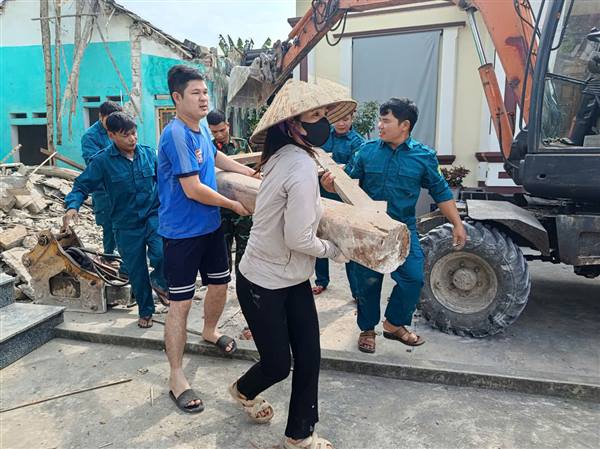 LAN TỎA NGHĨA TÌNH – CHUNG TAY XÓA NHÀ TẠM, NHÀ DỘT NÁT