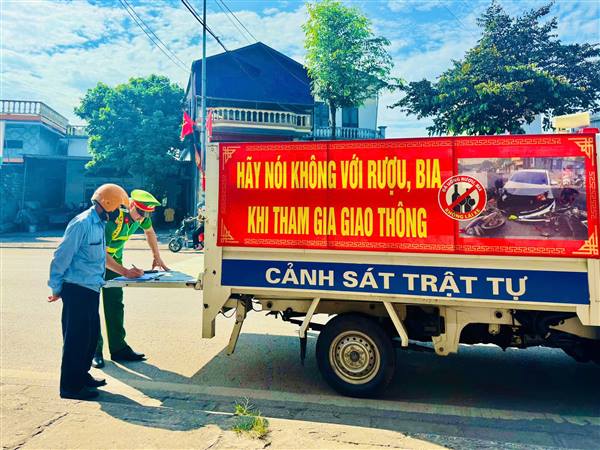TỔ CẢNH SÁT TRẬT TỰ CÔNG AN PHƯỜNG KINH MÔN QUYẾT LIỆT DUY TRÌ BẢO ĐẢM TRẬT TỰ CÔNG CỘNG, TRẬT TỰ ĐÔ THỊ TRÊN ĐỊA BÀN PHƯỜNG