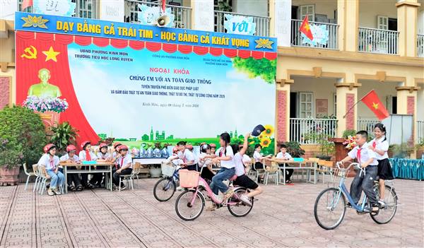 Tuyên truyền pháp luật về an toàn giao thông, trật tự đô thị và trật tự công cộng cho học sinh năm 2026 tại trường Tiểu học Long Xuyên, phường Kinh Môn