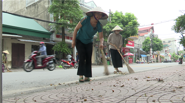 Phường Kinh Môn ra quân dọn vệ sinh môi trường chào mừng các sự kiện trọng đại trong tháng 5 năm 2026