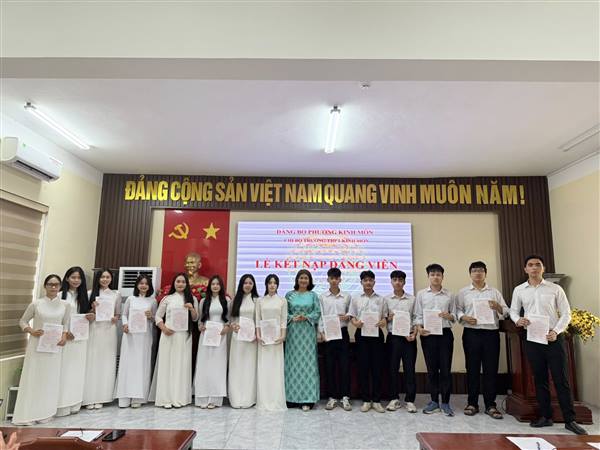 Đảng bộ phường Kinh Môn vượt chỉ tiêu kết nạp đảng viên mới năm 2026.