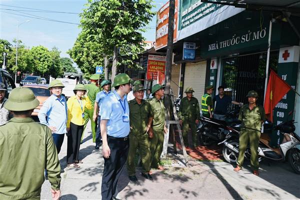 Quyết tâm lập lại trật tự đô thị và hành lang an toàn giao thông trên địa bàn phường Kinh Môn.