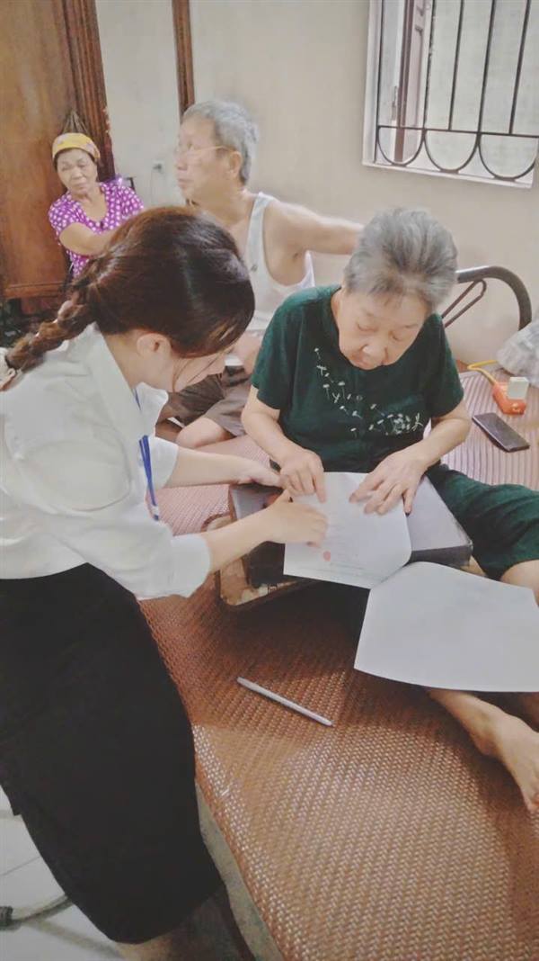 Phường Kinh Môn Phát huy hiệu quả mô hình “ Lưu động hỗ trợ giải quyết thủ tục hành chính tại nhà”