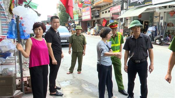Duy trì hiệu quả Chỉ thị số 17 của Chủ tịch UBND thành phố Hải Phòng, phường Kinh Môn tăng cường lập lại trật tự đô thị 