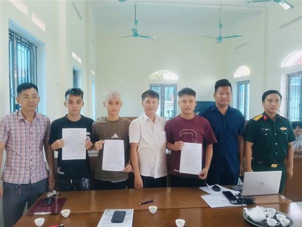 CHI ỦY TỔ DÂN PHỐ LƯU THƯỢNG 2 ĐỐI KHỚP SỐ LIỆU PHÚC TRA NGUỒN NAM THANH NIÊN SẴN SÀNG NHẬP NGŨ VÀ TRAO TẶNG HUY HIỆU ĐẢNG CHO ĐẢNG VIÊN.
