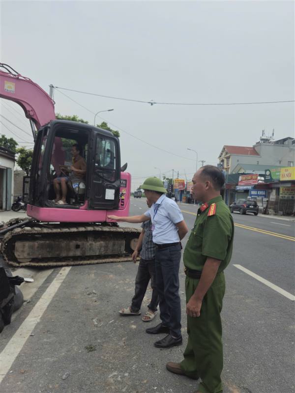 Phát huy sức mạnh đại đoàn kết toàn dân, quyết tâm xây dựng xã Lạc Phượng về đích Nông thôn mới nâng cao
