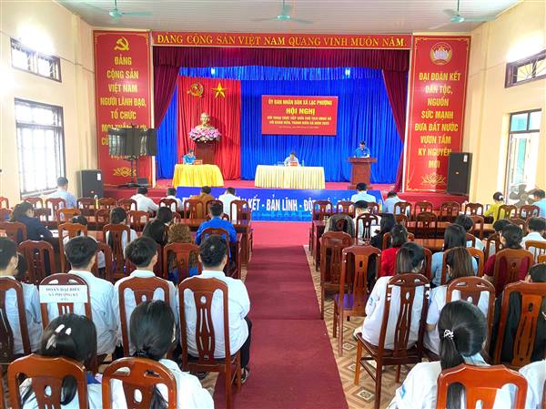 Chủ tịch UBND xã Lạc Phượng tiếp xúc đối thoại với đoàn viên thanh niên năm 2025