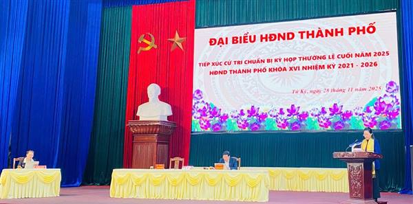Trưởng Ban Tuyên giáo và Dân vận Thành ủy Nguyễn Quang Phúc tiếp xúc cử tri cụm 6 xã trước Kỳ họp cuối năm HĐND thành phố