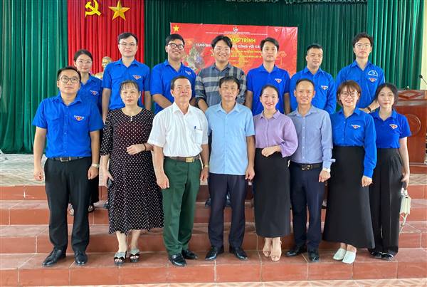 Xã Lạc Phượng tổ chức gặp mặt, tri ân và tặng quà người có công với cách mạng, đại diện thân nhân các gia đình liệt sĩ tiêu biểu