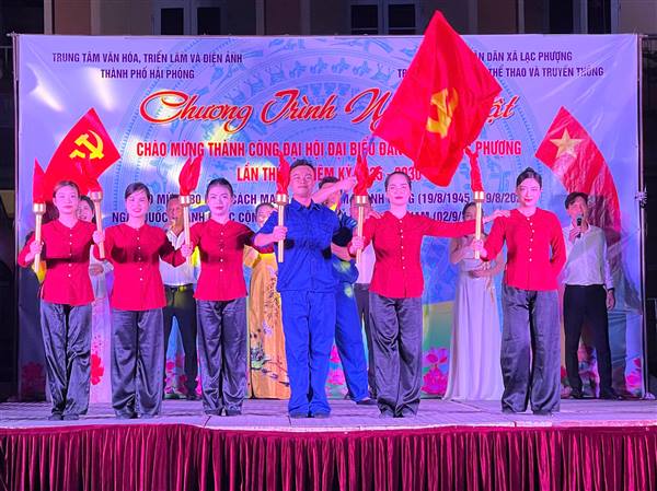 Đặc sắc chương trình nghệ thuật chào mừng thành công Đại hội đại biểu Đảng bộ xã Lạc Phượng lần thứ I, nhiệm kỳ 2025 - 2030