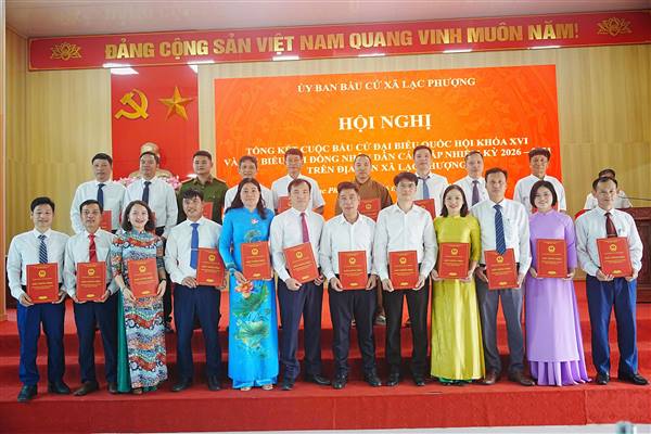 Xã Lạc Phượng khen thưởng 3 tập thể, 39 cá nhân đạt thành tích xuất sắc trong công tác bầu cử đại biểu Quốc hội và đại biểu HĐND các cấp nhiệm kỳ 2026 - 2031
