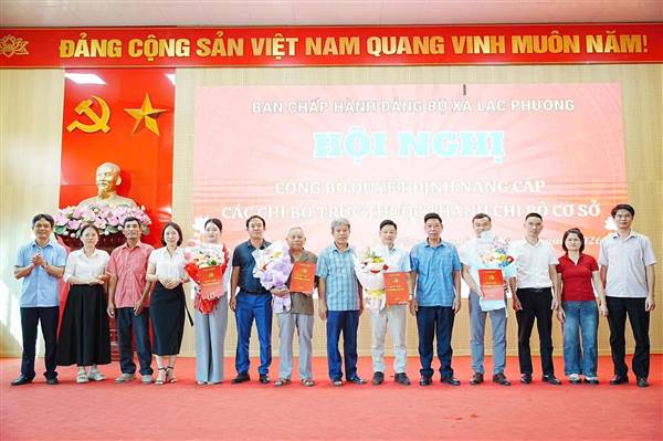 Đảng ủy xã Lạc Phượng tổ chức hội nghị công bố quyết định nâng cấp các Chi bộ trực thuộc thành Chi bộ cơ sở 