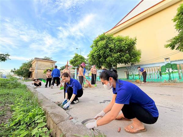 Trường Mầm non Cộng Lạc hưởng ứng ra quân phong trào "Toàn dân chung tay bảo vệ môi trường, vì một Việt Nam xanh - sạch - đẹp"