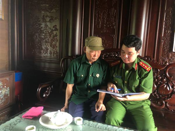 Công an xã Lạc Phượng tăng cường tuyên truyền phòng ngừa thủ đoạn lừa đảo nhắm vào cựu chiến binh