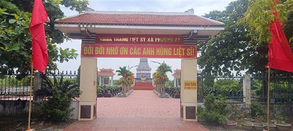 Phát huy truyền thống "Uống nước nhớ nguồn" – Ban CHQS xã phối hợp vệ sinh Nghĩa trang Liệt sĩ