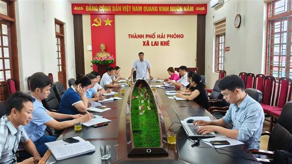 Lãnh đạo UBND xã làm việc với Văn phòng HĐND &UBND xã, Trung tâm Phục vụ Hành chính công xã