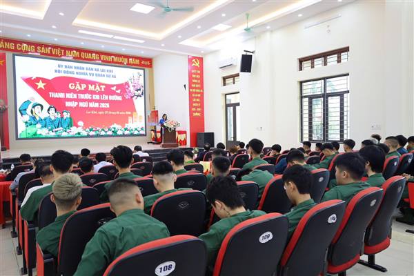 Xã Lai Khê tổ chức gặp mặt, tặng quà tân binh trước khi lên đường nhập ngũ năm 2026