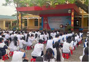 Công an xã Lai Khê phối hợp Trường THCS Thượng Vũ tổ chức tuyên truyền, tập huấn PCCC&CNCH, phòng chống đuối nước; phổ biến pháp luật về ma túy và tác hại thuốc lá điện tử cho cán bộ, giáo viên và học sinh