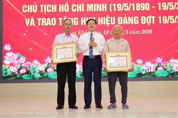 ĐẢNG BỘ XÃ LAI KHÊ TỔ CHỨC LỄ KỶ NIỆM 136 NĂM NGÀY SINH CHỦ TỊCH HỒ CHÍ MINH VÀ TRAO HUY HIỆU ĐẢNG ĐỢT 19/5/2026