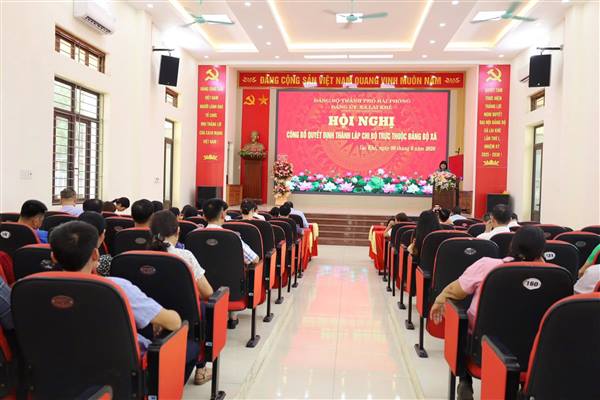 Xã Lai Khê công bố Quyết định thành lập mới 02 chi bộ trực thuộc Đảng bộ xã và công bố Quyết định về công tác cán bộ