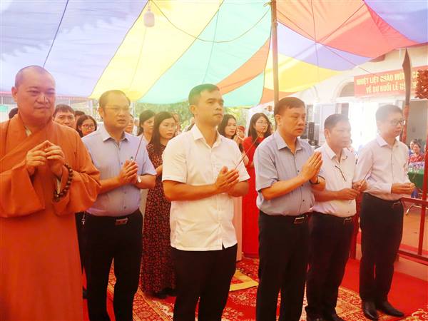 PHƯỜNG LÊ CHÂN TỔ CHỨC LỄ DÂNG HƯƠNG KỶ NIỆM 1087 NĂM ĐỨC VƯƠNG NGÔ QUYỀN ĐẠI THẮNG QUÂN NAM HÁN TRÊN SÔNG BẠCH ĐẰNG