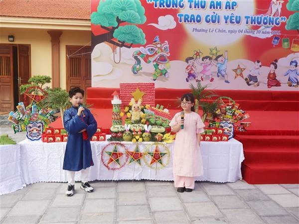 SÔI NỔI PHẦN THI “MÂM CỖ TRUNG THU – TẾT ĐOÀN VIÊN” TRONG CHƯƠNG TRÌNH TRUNG THU PHƯỜNG LÊ CHÂN NĂM 2025