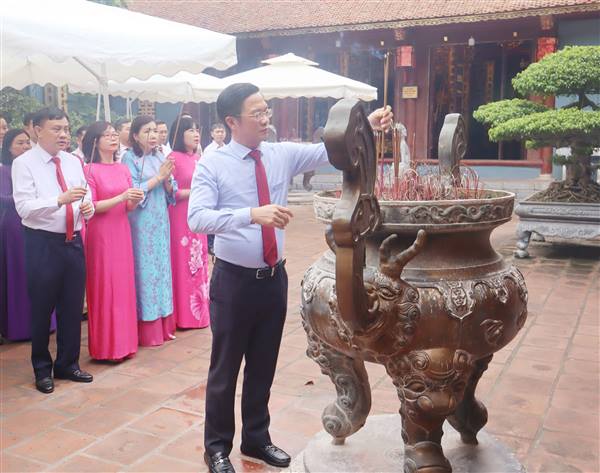 PHƯỜNG LÊ CHÂN LONG TRỌNG TỔ CHỨC LỄ DÂNG HƯƠNG KỶ NIỆM 1984 NĂM NGÀY NỮ TƯỚNG LÊ CHÂN THẮNG TRẬN