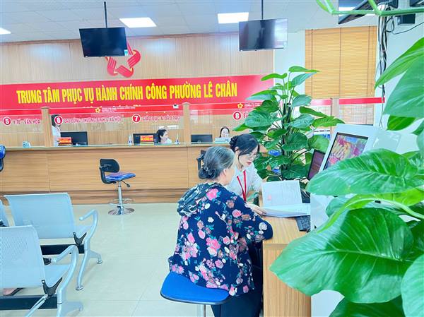 PHƯỜNG LÊ CHÂN ĐẨY MẠNH CẢI CÁCH HÀNH CHÍNH  - LẤY SỰ HÀI LÒNG CỦA NHÂN DÂN LÀM THƯỚC ĐO