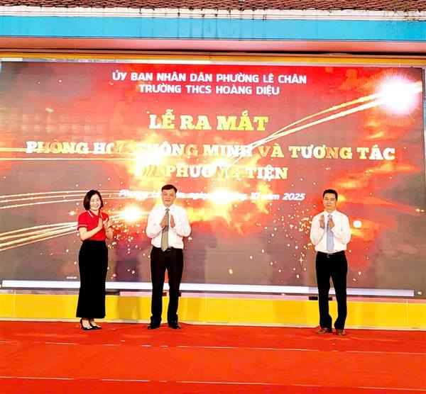PHƯỜNG LÊ CHÂN RA MẮT PHÒNG HỌC THÔNG MINH VÀ THƯ VIỆN SỐ – BƯỚC TIẾN MỚI TRONG CHUYỂN ĐỔI SỐ GIÁO DỤC