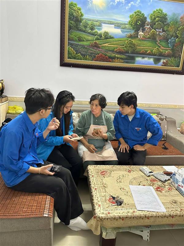 ĐOÀN THANH NIÊN PHƯỜNG LÊ CHÂN: "ĐI TỪNG NHÀ, RÀ TỪNG NGÕ" - THẮP SÁNG TINH THẦN XUNG KÍCH GÓP Ý VĂN KIỆN TRÌNH ĐẠI HỘI XIV CỦA ĐẢNG. 