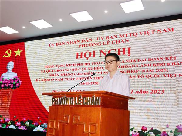 UỶ BAN NHÂN DÂN – ỦY BAN MTTQ VIỆT NAM PHƯỜNG LÊ CHÂN TỔ CHỨC HỘI NGHỊ TRAO TẶNG KINH PHÍ HỖ TRỢ XÂY, SỬA NHÀ ĐẠI ĐOÀN KẾT VÀ QUÀ CHO CÁC HỘ CẬN NGHÈO NHÂN THÁNG CAO ĐIỂM “VÌ NGƯỜI NGHÈO”