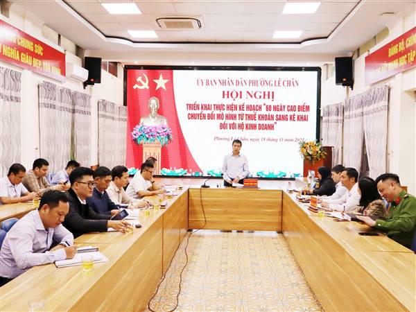 ỦY BAN NHÂN DÂN PHƯỜNG LÊ CHÂN TỔ CHỨC HỘI NGHỊ TRIỂN KHAI KẾ HOẠCH “60 NGÀY ĐÊM CAO ĐIỂM CHUYỂN ĐỔI TỪ THUẾ KHOÁN SANG KÊ KHAI ĐỐI VỚI HỘ KINH DOANH”